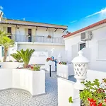 Junior Village 3*