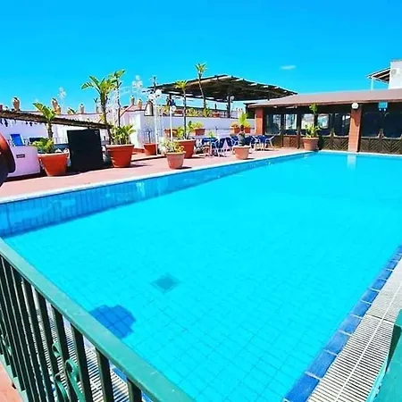 فندق Junior Village 3*
