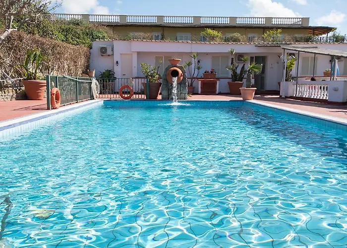 Junior Village Ξενοδοχείο 3*