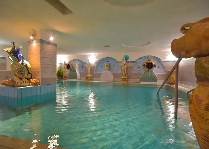 Отель Junior Village Форио