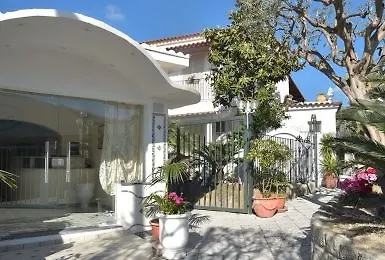 Ξενοδοχείο Junior Village 3*