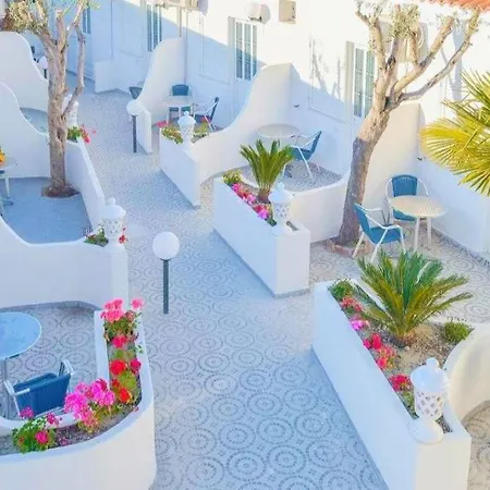 Junior Hotel Village 3*