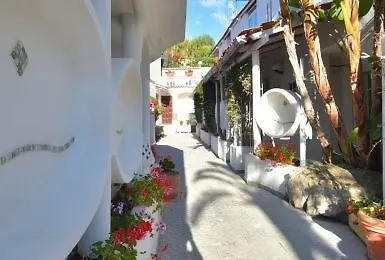 Junior Hotel Village فندق